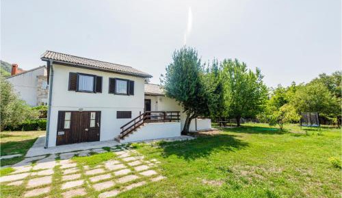 Three-Bedroom Holiday Home 