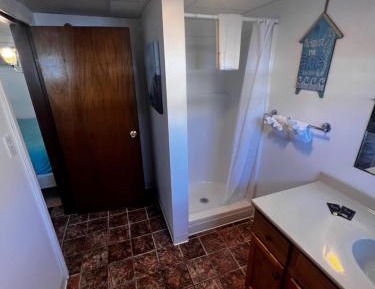 King Jacuzzi (Basement) 