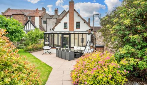 Four-Bedroom Holiday Home