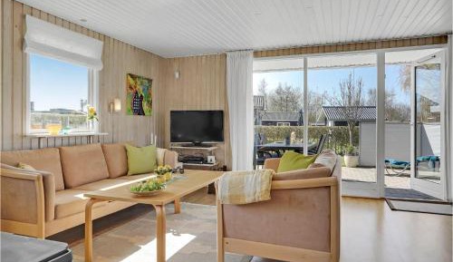 Three-Bedroom Holiday Home 
