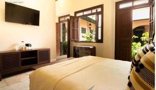 Deluxe Room (2 Adults + 1 Child)