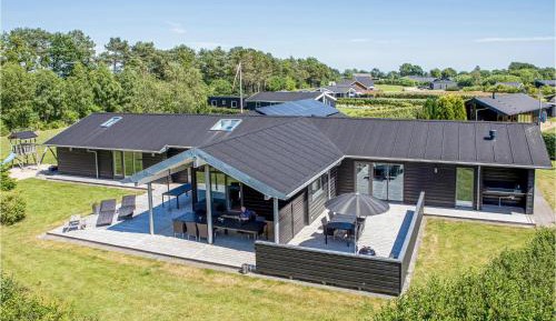 Five-Bedroom Holiday Home