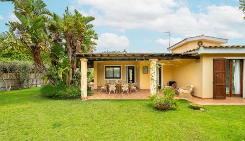 Villa with Garden View