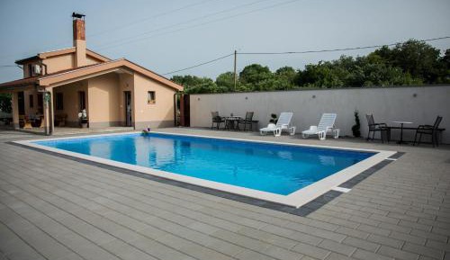 Villa with Swimming Pool