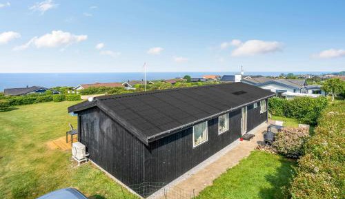 Three-Bedroom Holiday Home 