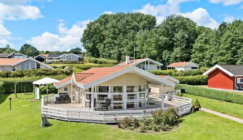 Three-Bedroom Holiday Home 