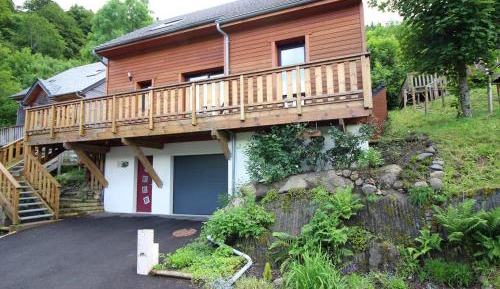 Chalet (10 Adults)