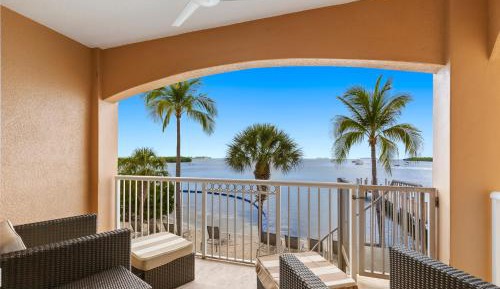 Ocean Front 1BR Suite with Direct Beach Access