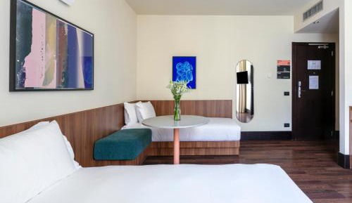 Large Room with Extra Single Bed