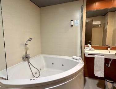 Deluxe Junior Suite with Hot Tub