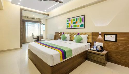 Deluxe Room With Queen Bed