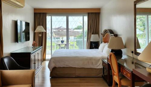 Deluxe King Room