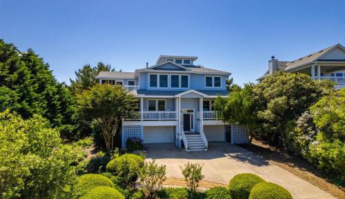Four-Bedroom Holiday Home