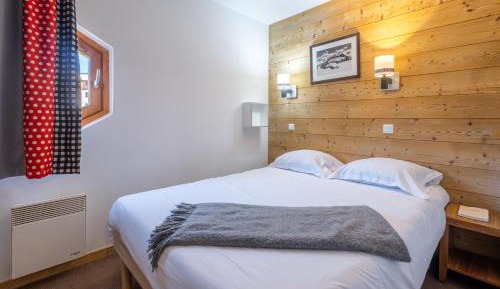 One-Bedroom Apartment with Sleeping Alcove (6 People)