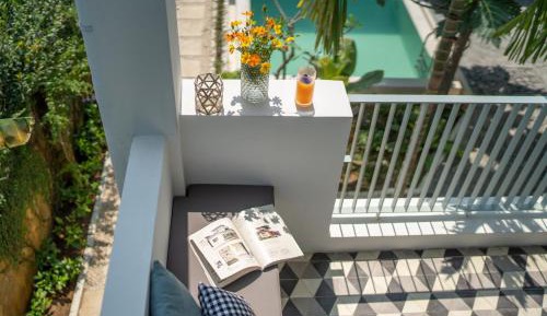 Queen Room with Pool View