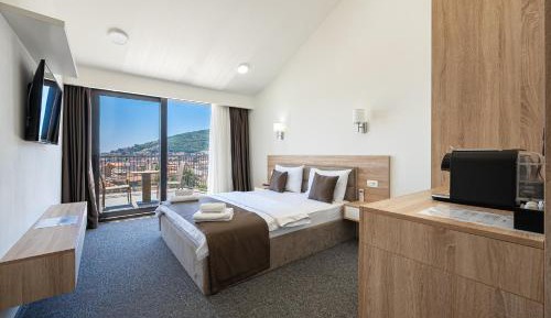 Deluxe Double Room with Balcony and Sea View