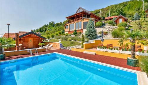 Three-Bedroom Holiday Home 
