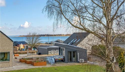 Three-Bedroom Holiday Home 