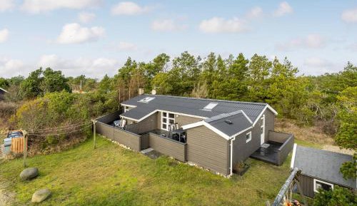 Three-Bedroom Holiday Home 