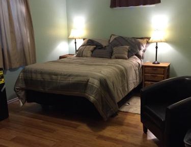 Queen Room with Shared Bathroom