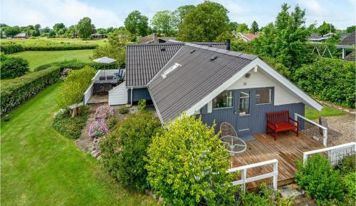 Three-Bedroom Holiday Home 