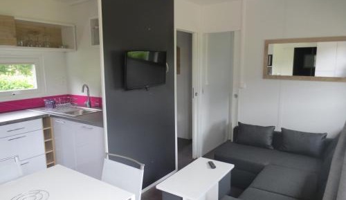 Mobile Home (8 Adults)