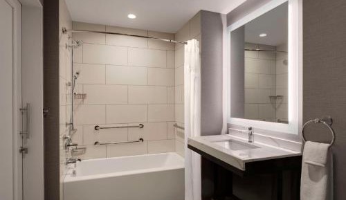 King Room with Accessible Tub