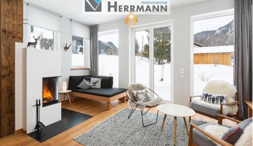 Apartment with Mountain View