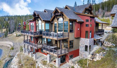 Four-Bedroom Holiday Home