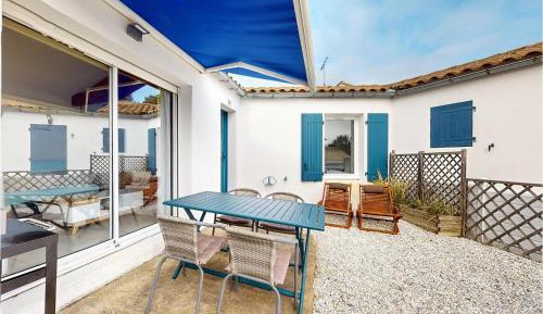 One-Bedroom Holiday Home