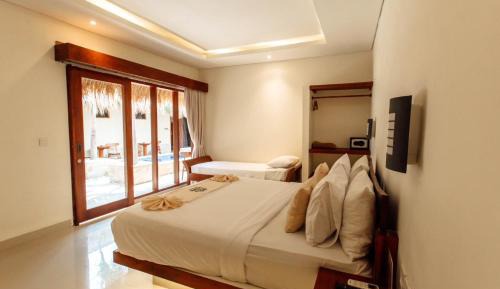 Suite Double Bedroom with Sharing Pool 
