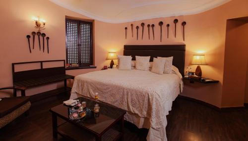 Vintage Room - Enjoy Buffet Breakfast, Wifi,Welcome Drink upon arrival, Early Check in & Late Check out – subject to availability