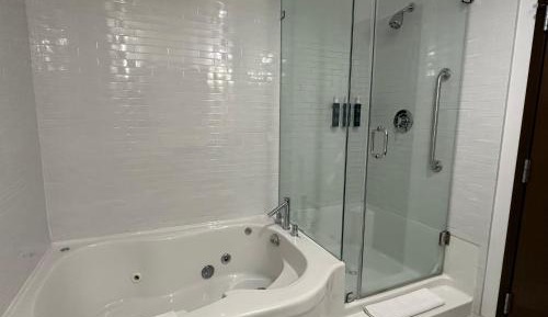 1 Bedroom Executive Suite, 1 King, Sofa bed, Whirlpool