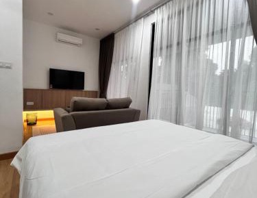 King Room with Pool View