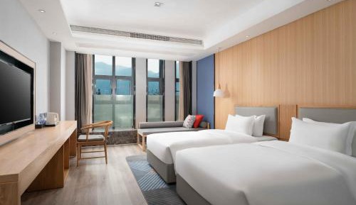 Standard Twin Room with Mountain View