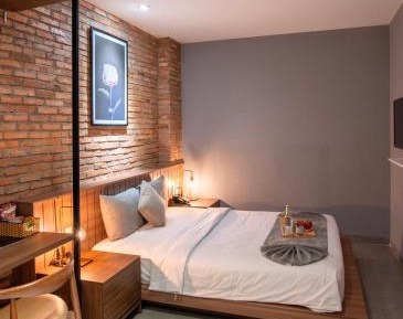 Basic Room, 1 King Bed