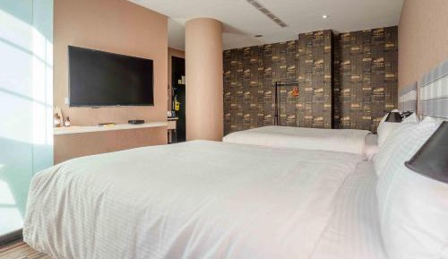 Deluxe Family Room