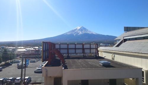 Standard Twin Room with Mountain View