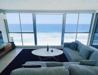 Deluxe Two-Bedroom - Beachfront South