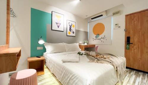Deluxe Queen Room