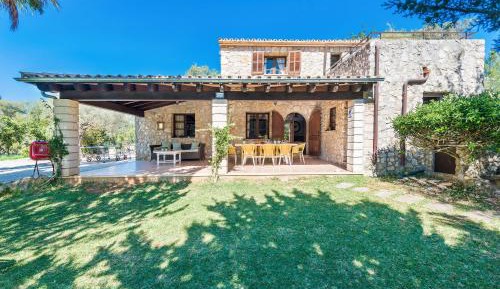 Villa with Garden View