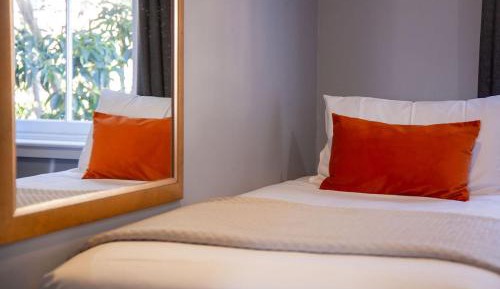 Executive Twin/Triple Suite with Shared Bathroom
