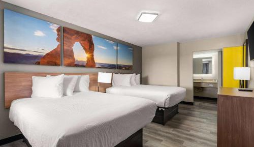 Queen Room with Two Queen Beds - Non-Smoking