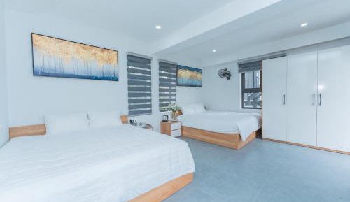 Family Room with Mountain View
