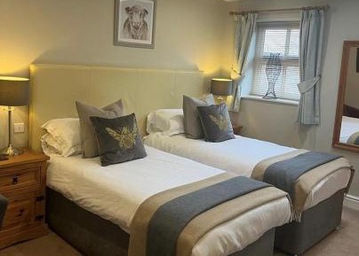 Twin Room with Private Bathroom