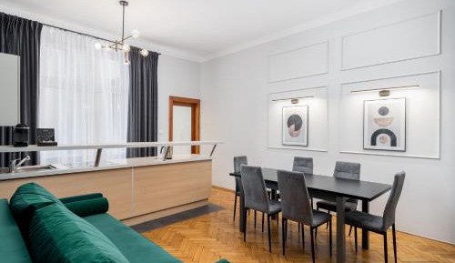 Deluxe Three Room Apartment with Balcony and City View