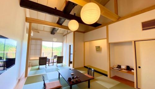 Suite with Mountain View