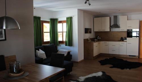 Apartment with Mountain View