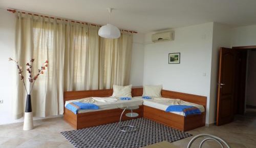 One-Bedroom Apartment (4 Adults)