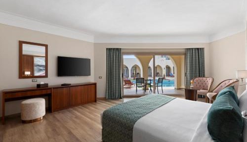 Lagoon Swim Up Suite